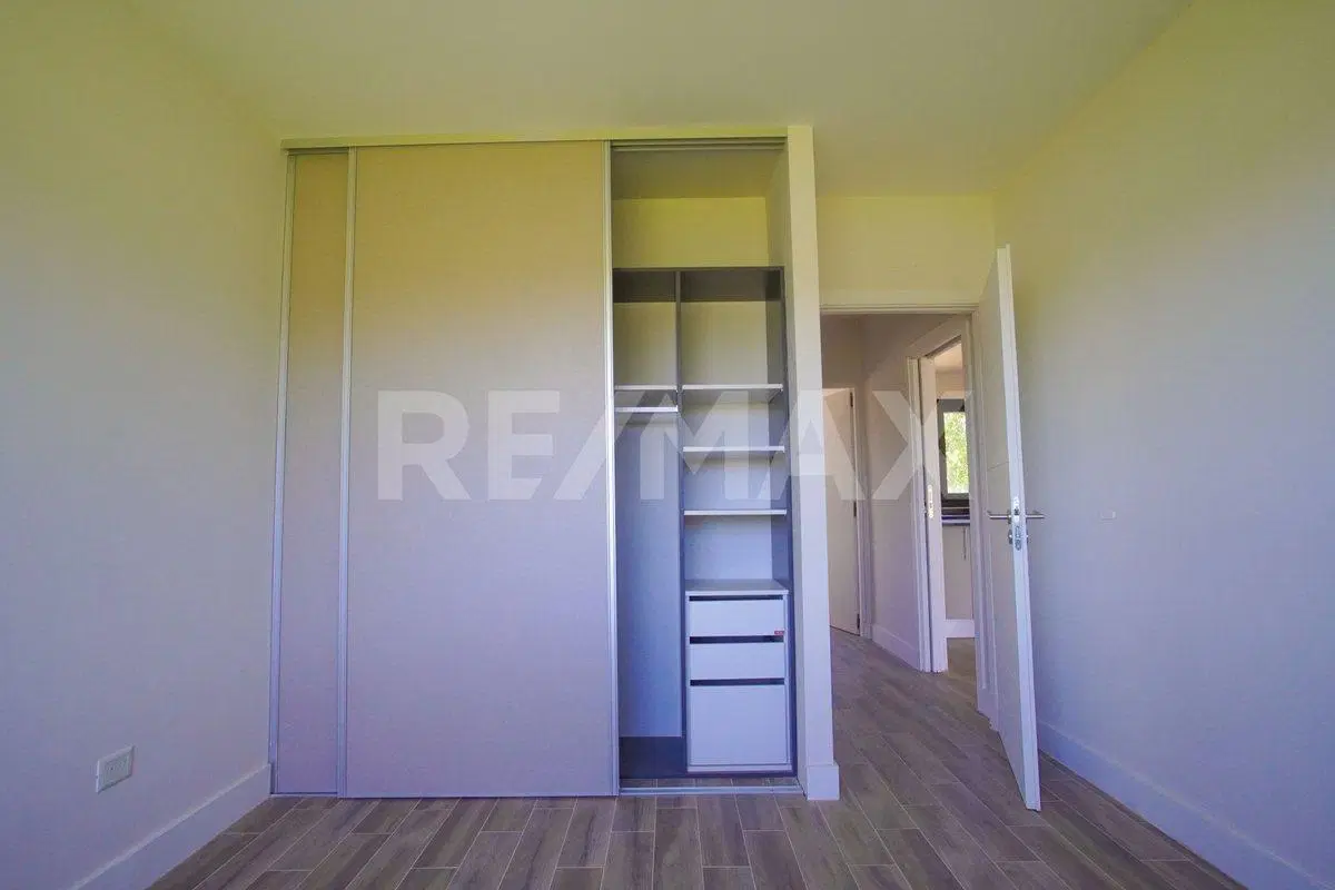 VENTA DEPARTAMENTO 2 DORM CON BALCÓN, B° CANALES 4