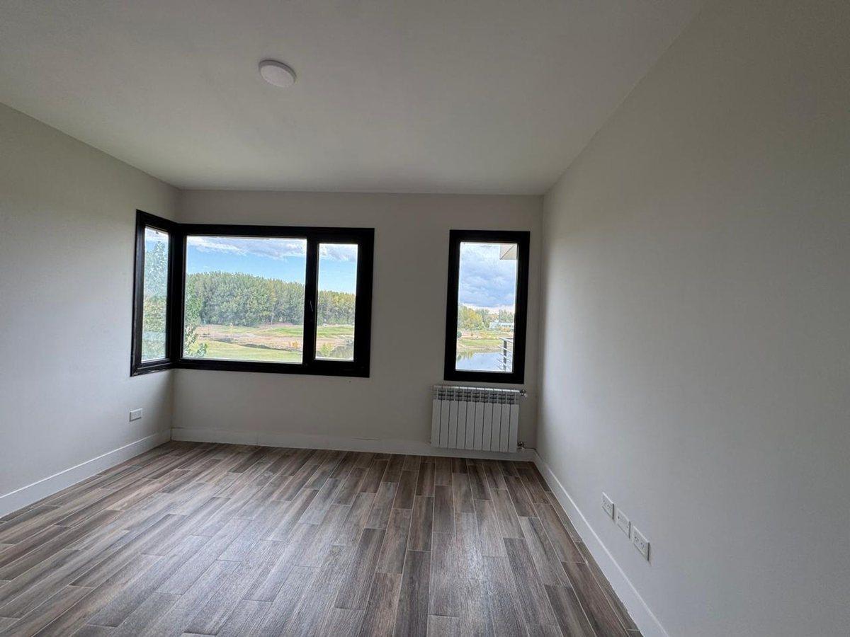 Foto de VENTA DEPARTAMENTO 2 DORM CON BALCON, B° CANALES, imagen 5