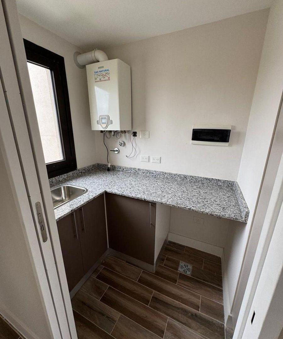 Foto de VENTA DEPARTAMENTO 2 DORM CON BALCON, B° CANALES, imagen 2
