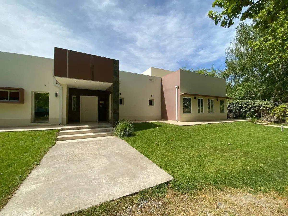 CASA 3 DORMITORIOS EN VENTA EN PLOTTIER B° PRIVADO 3