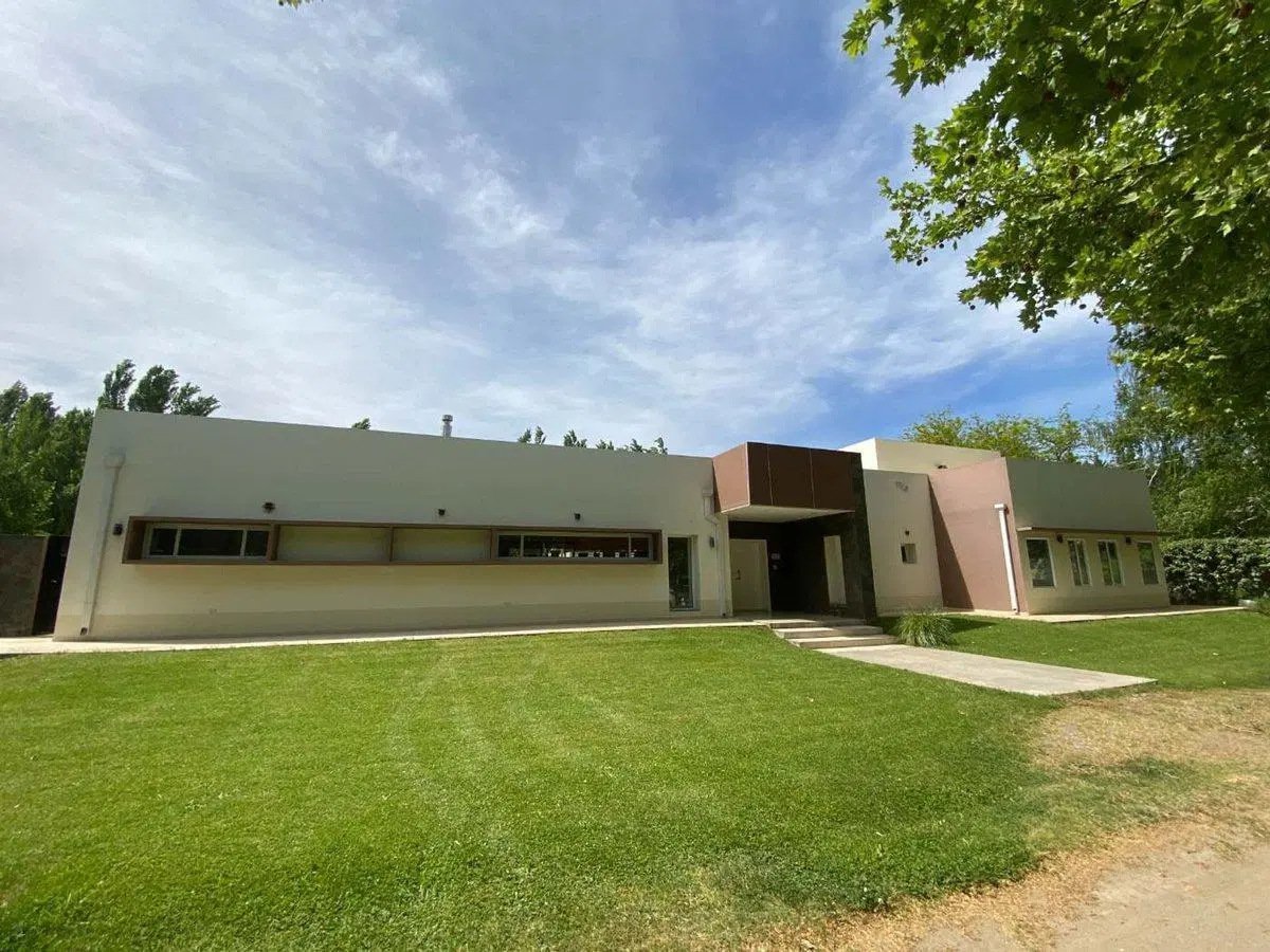 CASA 3 DORMITORIOS EN VENTA EN PLOTTIER B° PRIVADO 4