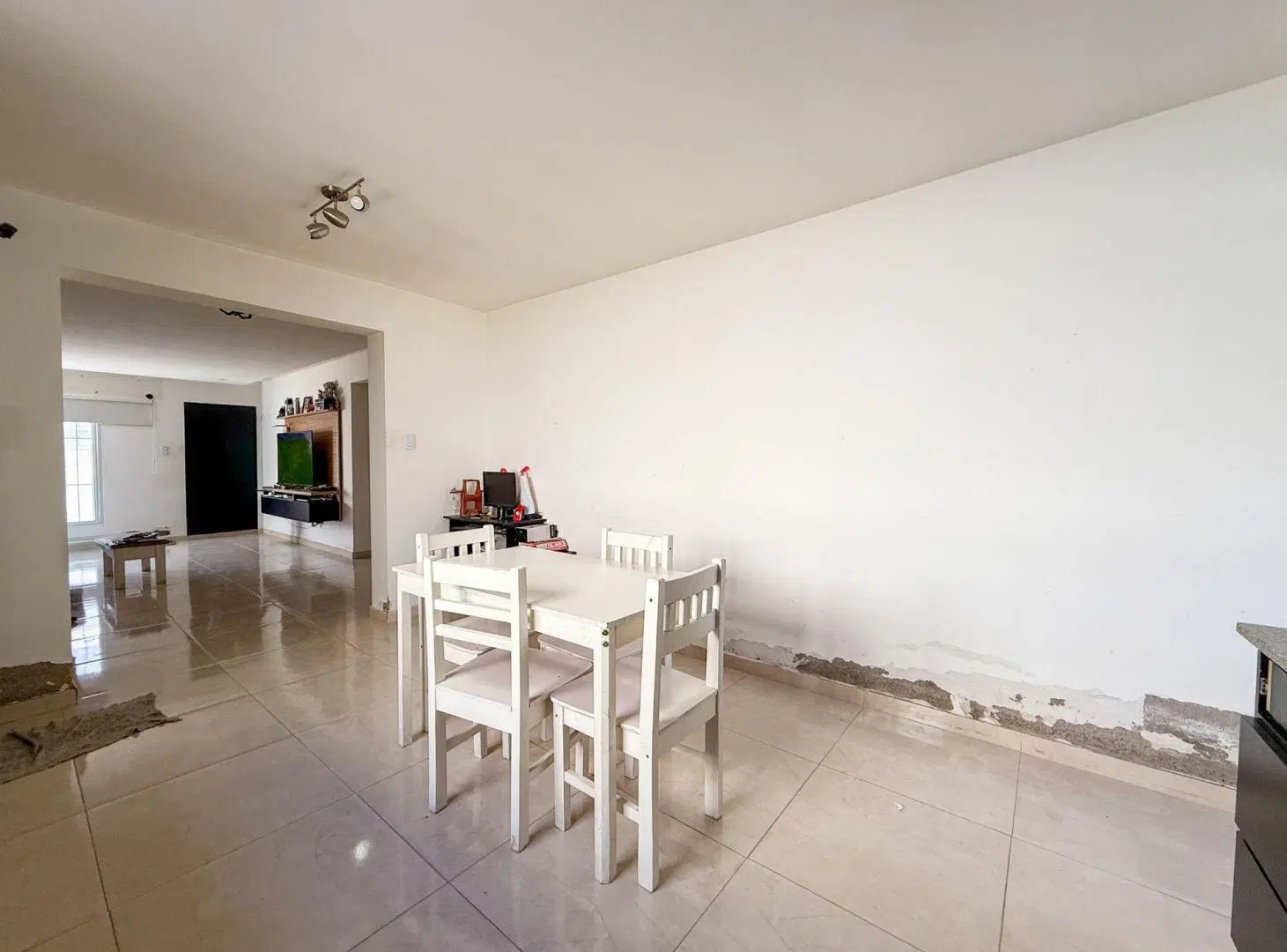 VENTA CASA 2 DORM + GALPÓN - VILLA LIDIA PLOTTIER. 2