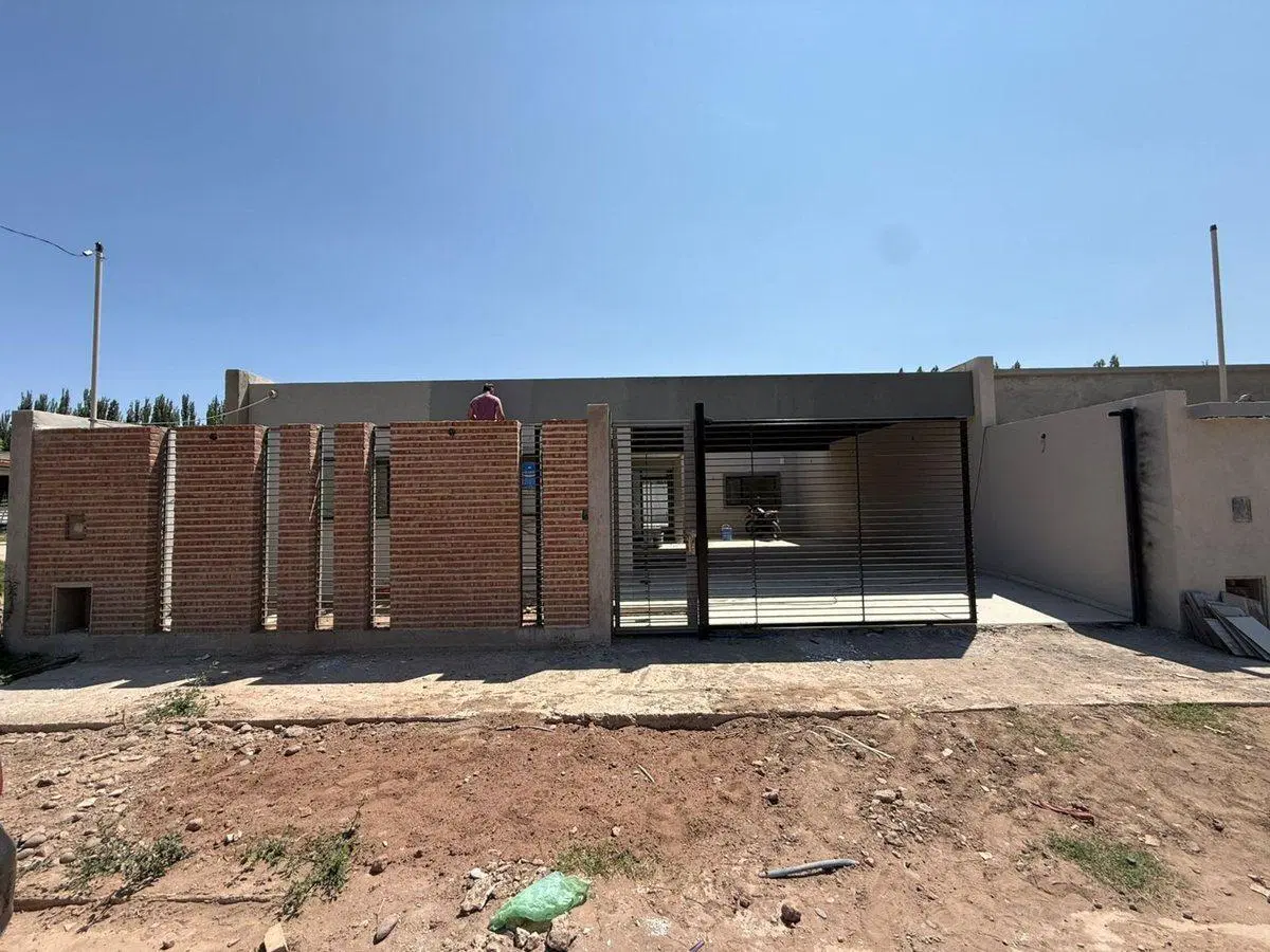 VENTA CASA 3 DORMITORIOS, LA CONSUELO, CENTENARIO 5