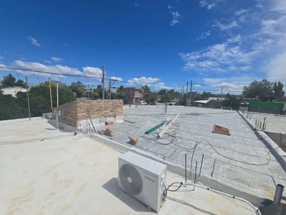 VENTA CASA + LOCAL COMERCIAL + 5 DPTOS 4