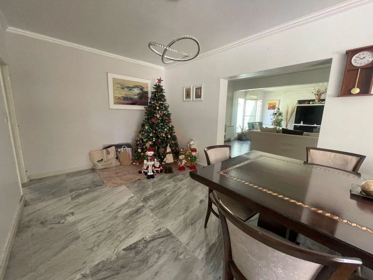 VENTA CASA 4 DORMITORIOS CON PILETA, CENTRO ESTE 4