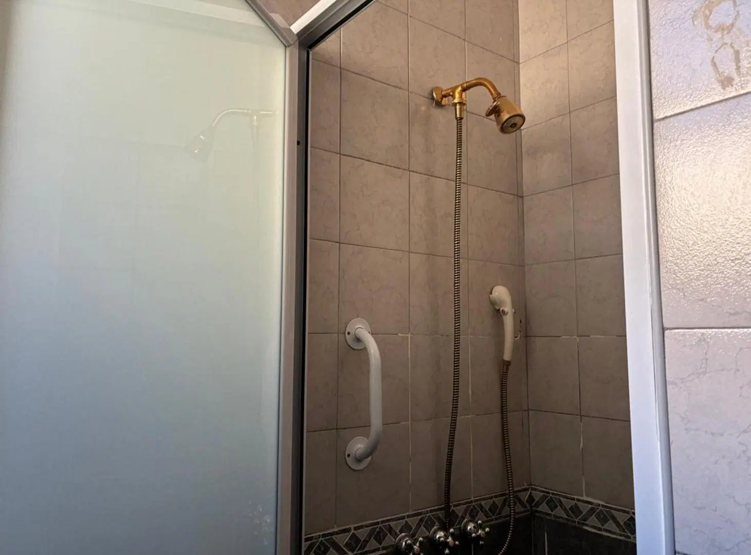 DEPARTAMENTO 2 DORM EN PB AV. ARGENTINA 775 4
