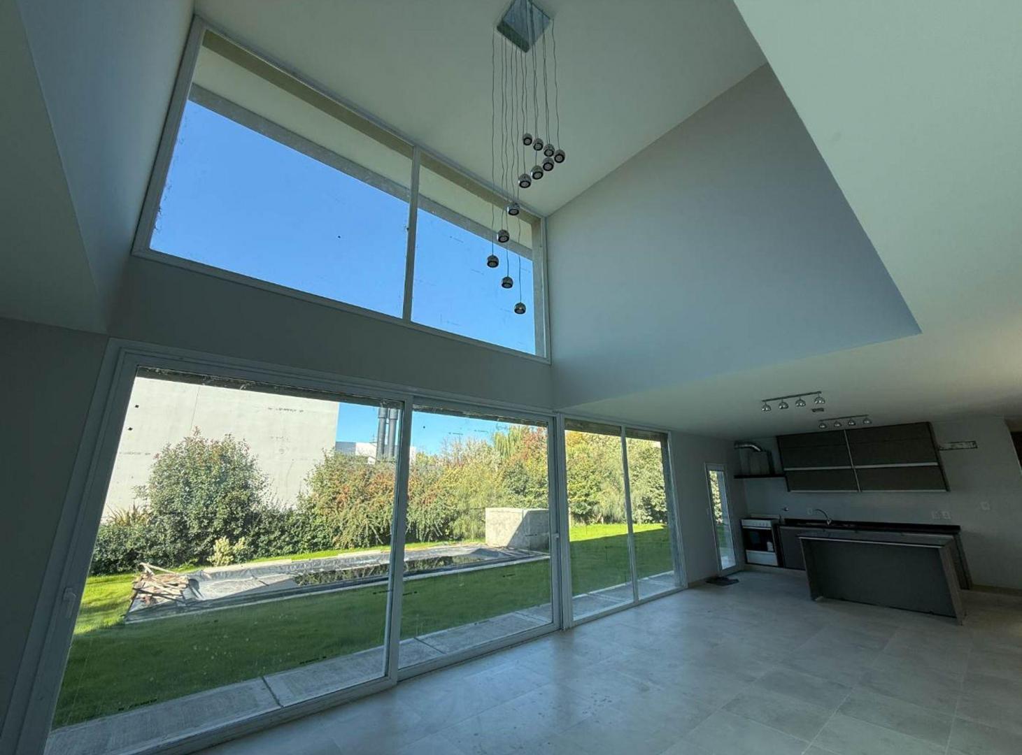 Foto de ALQUILER CASA 4 DORM BARRIO PRIVADO SAUCES, imagen 2