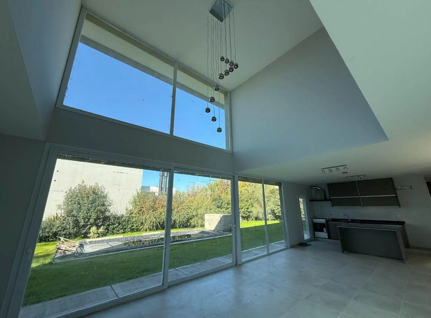 ALQUILER CASA 4 DORM BARRIO PRIVADO SAUCES 2