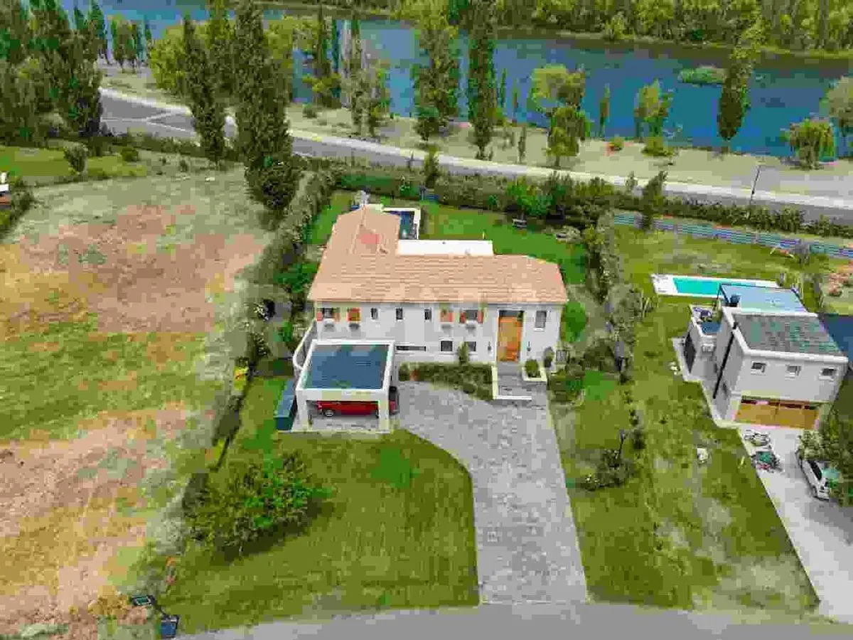 VENTA CASA 4 DORMITORIOS - B° PRIVADO COSTA NOGAL 2