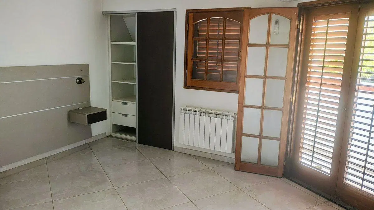 VENTA TRIPLEX 3 DORMITOROS B° SANTA GENOVEVA 5