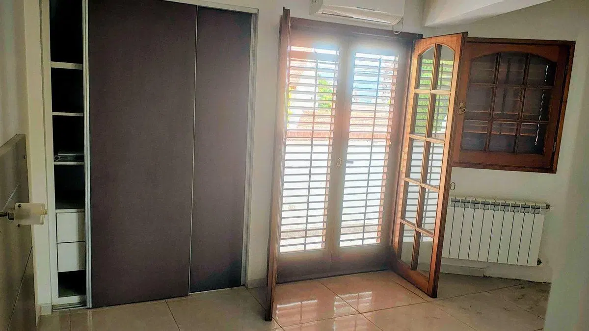 VENTA TRIPLEX 3 DORMITOROS B° SANTA GENOVEVA 8