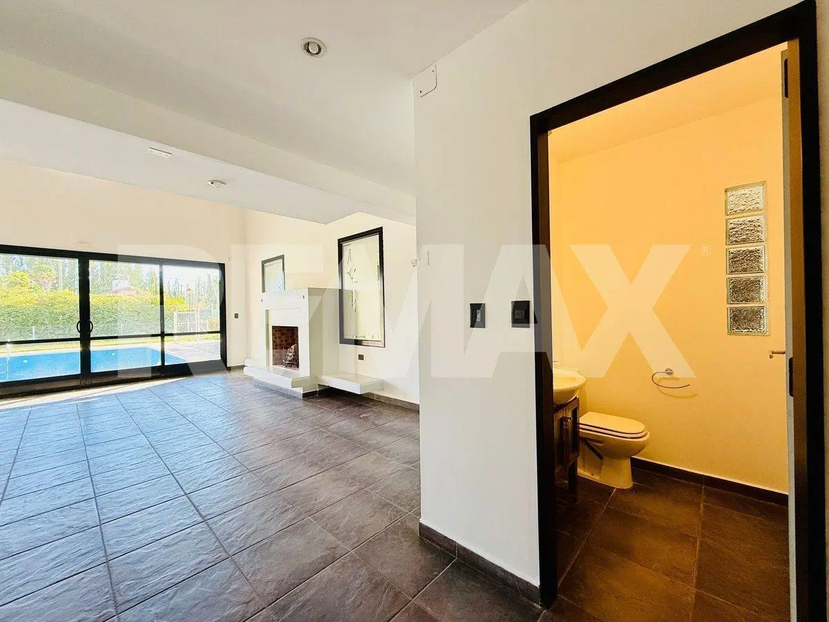 VENTA CASA 4 DORMITORIOS, B° COMAHUE GOLF CLUB 2