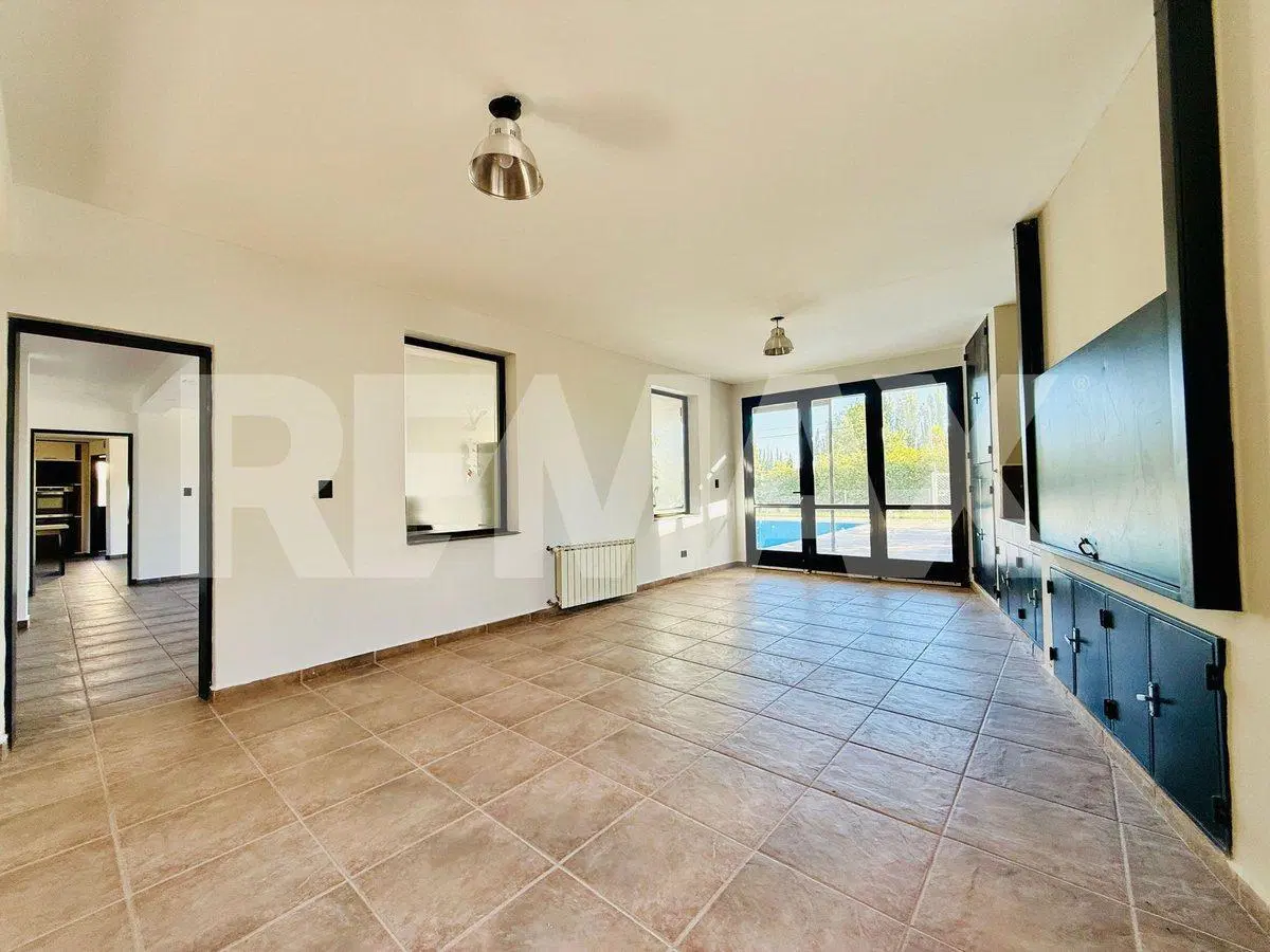 VENTA CASA 4 DORMITORIOS, B° COMAHUE GOLF CLUB 5