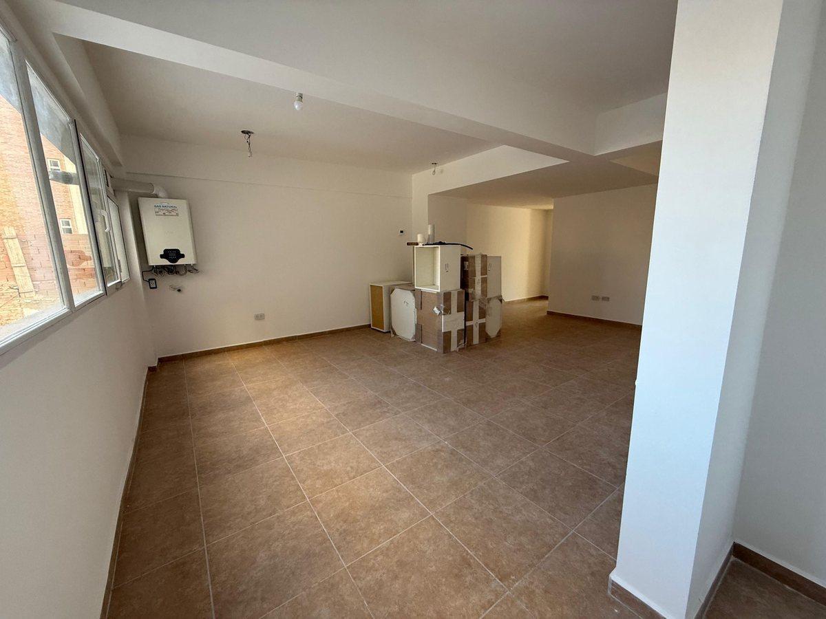 Foto de VENTA OFICINA SOBRE CALLE JUJUY 324, imagen 5