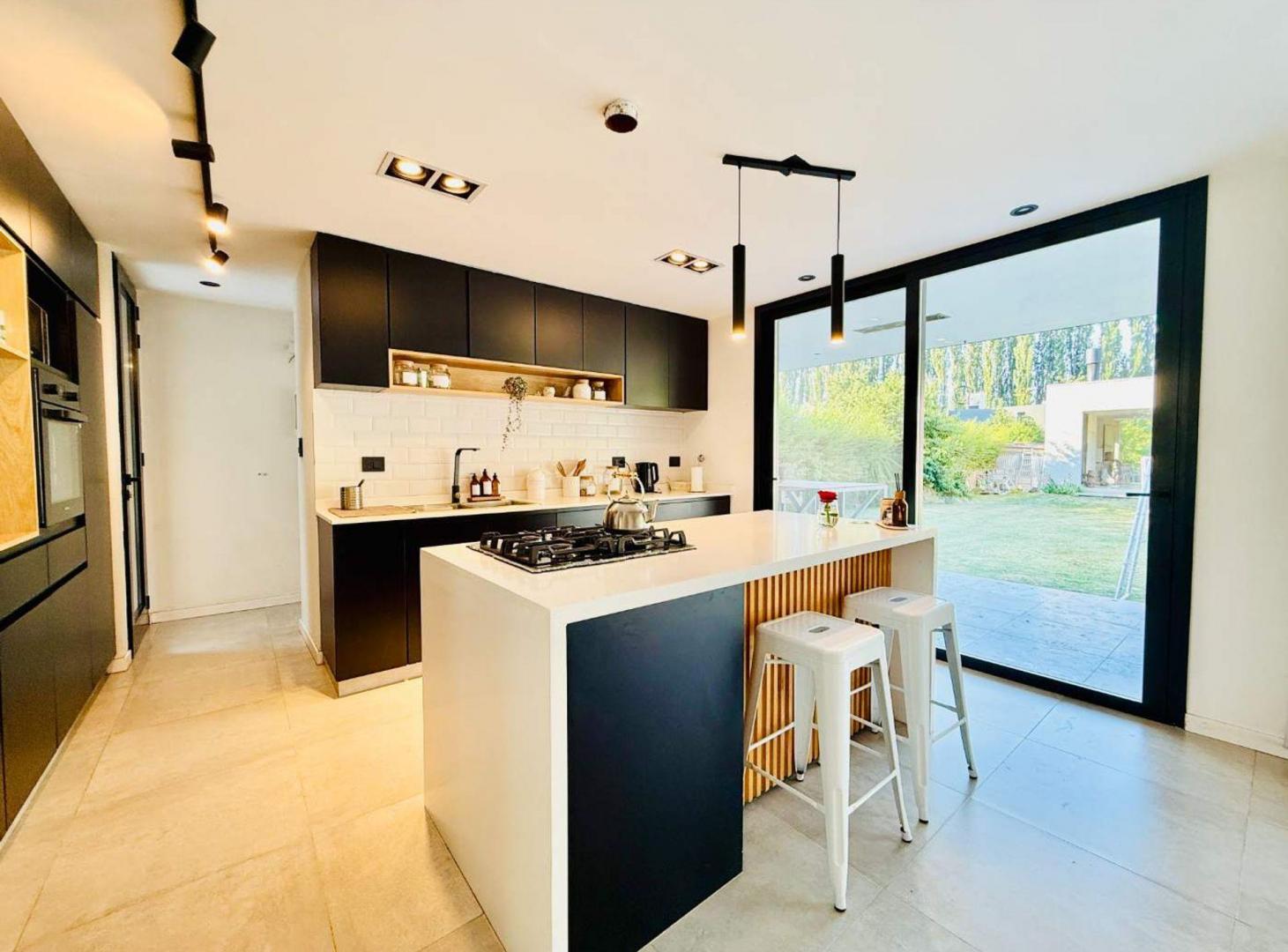 Foto de Casa 4 Dormitorios en B° Finca Laguna Blanca, imagen 4