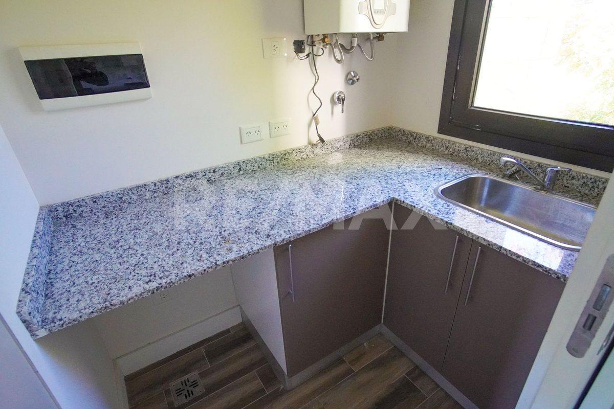 Foto de VENTA DEPARTAMENTO 2 DORM CON BALCÓN, B° CANALES, imagen 5