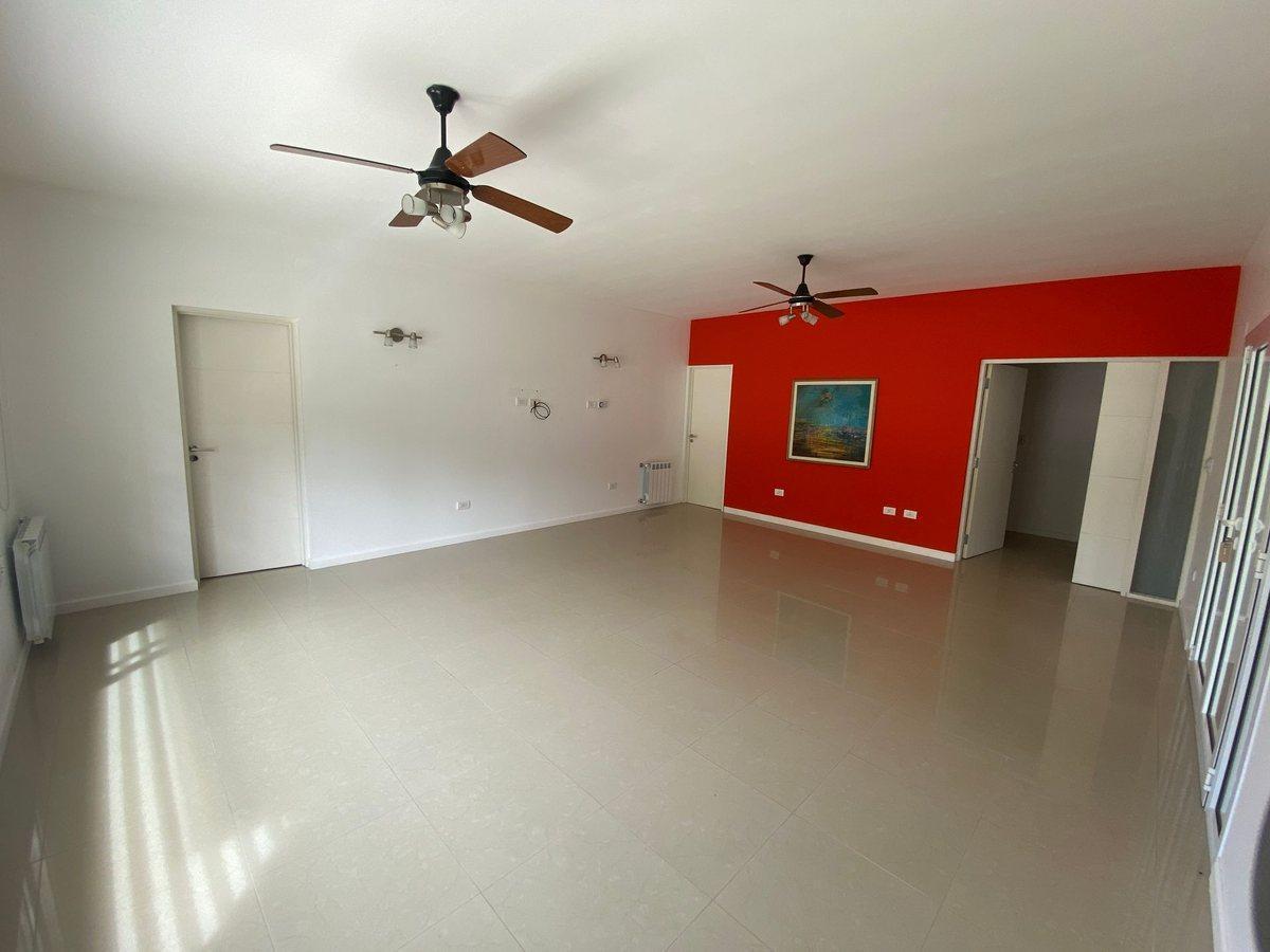 Foto de CASA 3 DORMITORIOS EN VENTA EN PLOTTIER B° PRIVADO, imagen 5