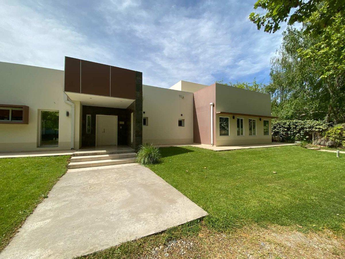 Foto de CASA 3 DORMITORIOS EN VENTA EN PLOTTIER B° PRIVADO, imagen 4