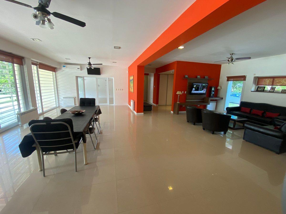 Foto de CASA 3 DORMITORIOS EN VENTA EN PLOTTIER B° PRIVADO, imagen 1