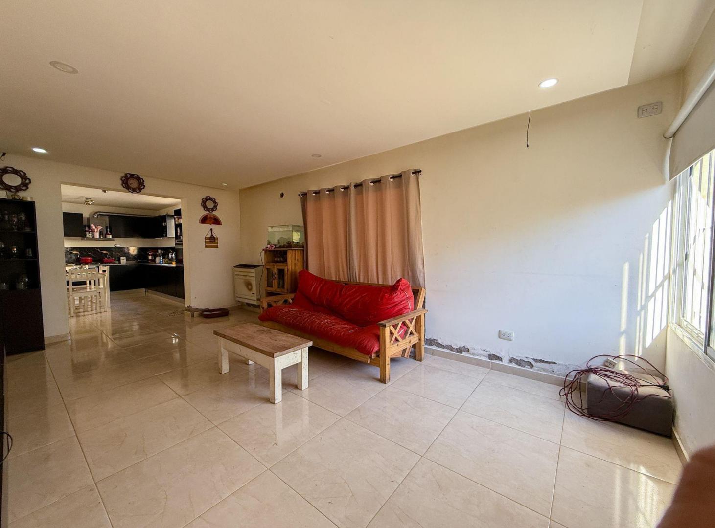 Foto de VENTA CASA 2 DORM + GALPÓN - VILLA LIDIA PLOTTIER., imagen 1