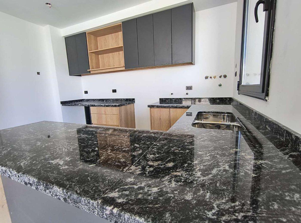 Foto de VENTA CASA TIPO DUPLEX DE TRES DORMITORIOS EN NQN, imagen 1