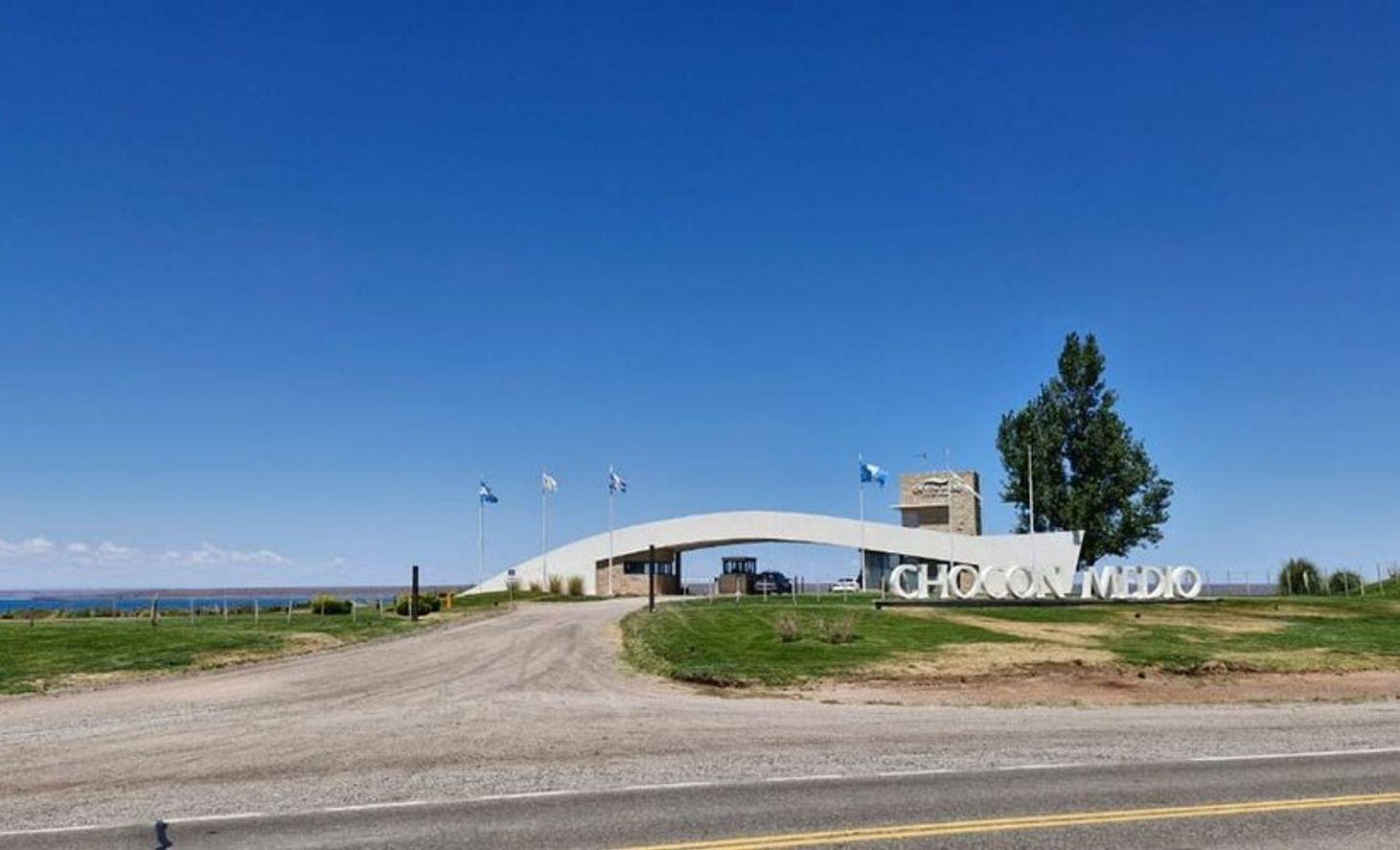 Foto de VENTA LOTE FRENTE AL LAGO CHOCÓN MEDIO, imagen 5