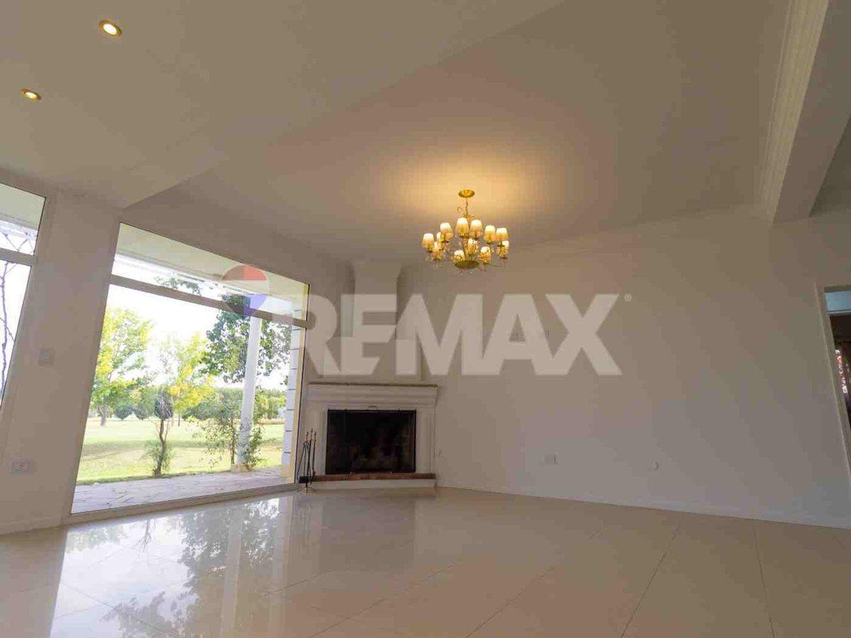 Foto de VENTA CASA 4 DORM. B° COMAHUE GOLF CLUB - NEUQUEN, imagen 2