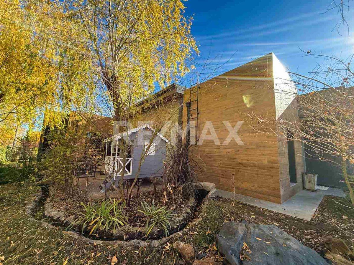 Foto de VENTA CASA 4 DORM + ESTUDIO - CANALES DE PLOTTIER, imagen 3