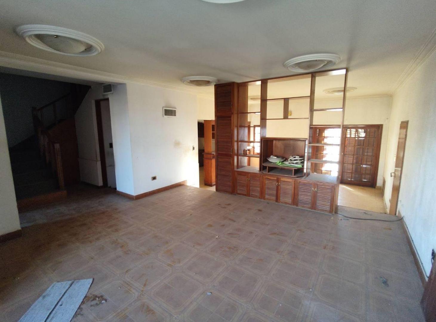 Foto de VENTA CASA 5 DORMITORIOS B° PCIAS UNIDAS, imagen 5
