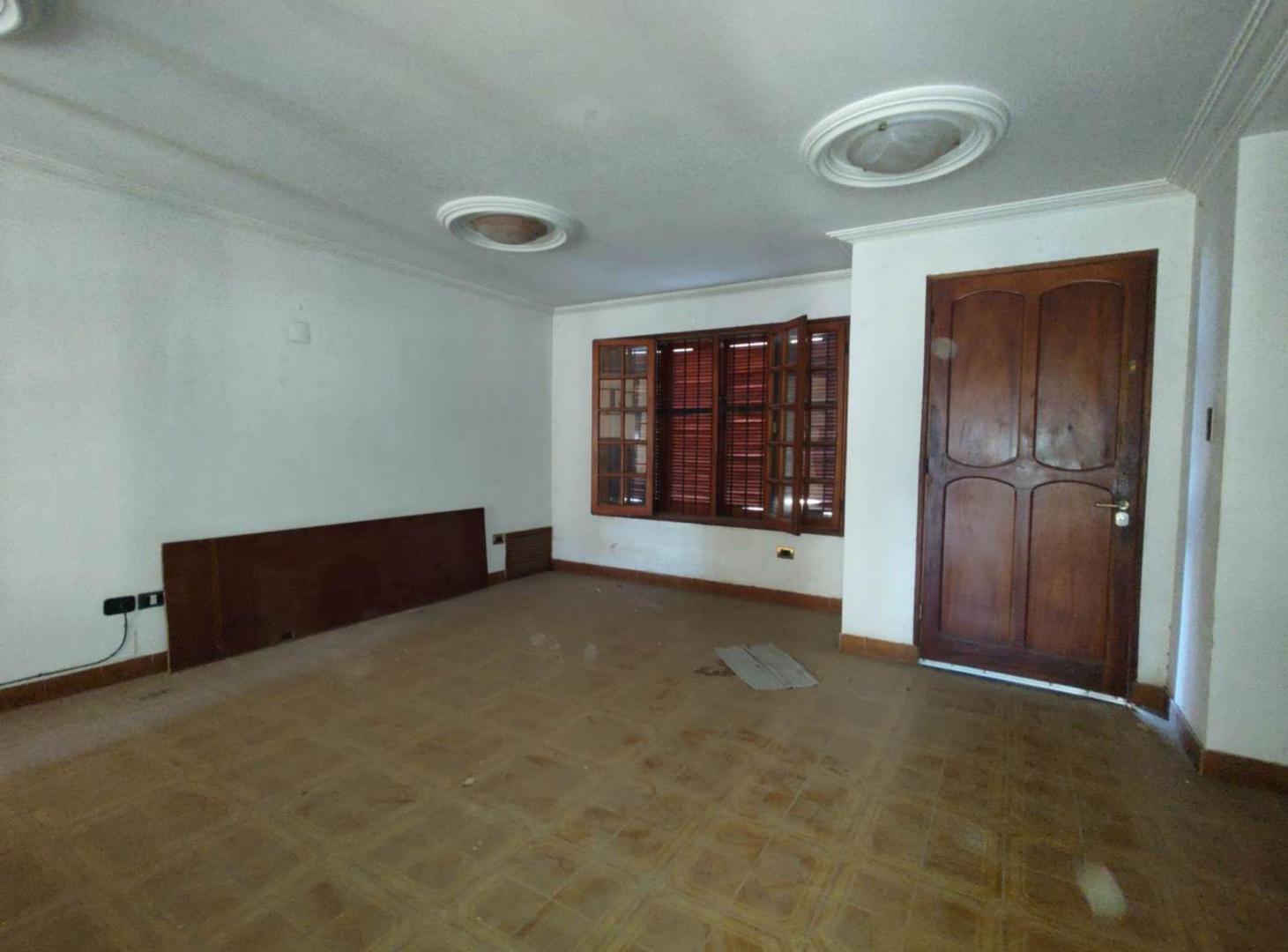 Foto de VENTA CASA 5 DORMITORIOS B° PCIAS UNIDAS, imagen 4