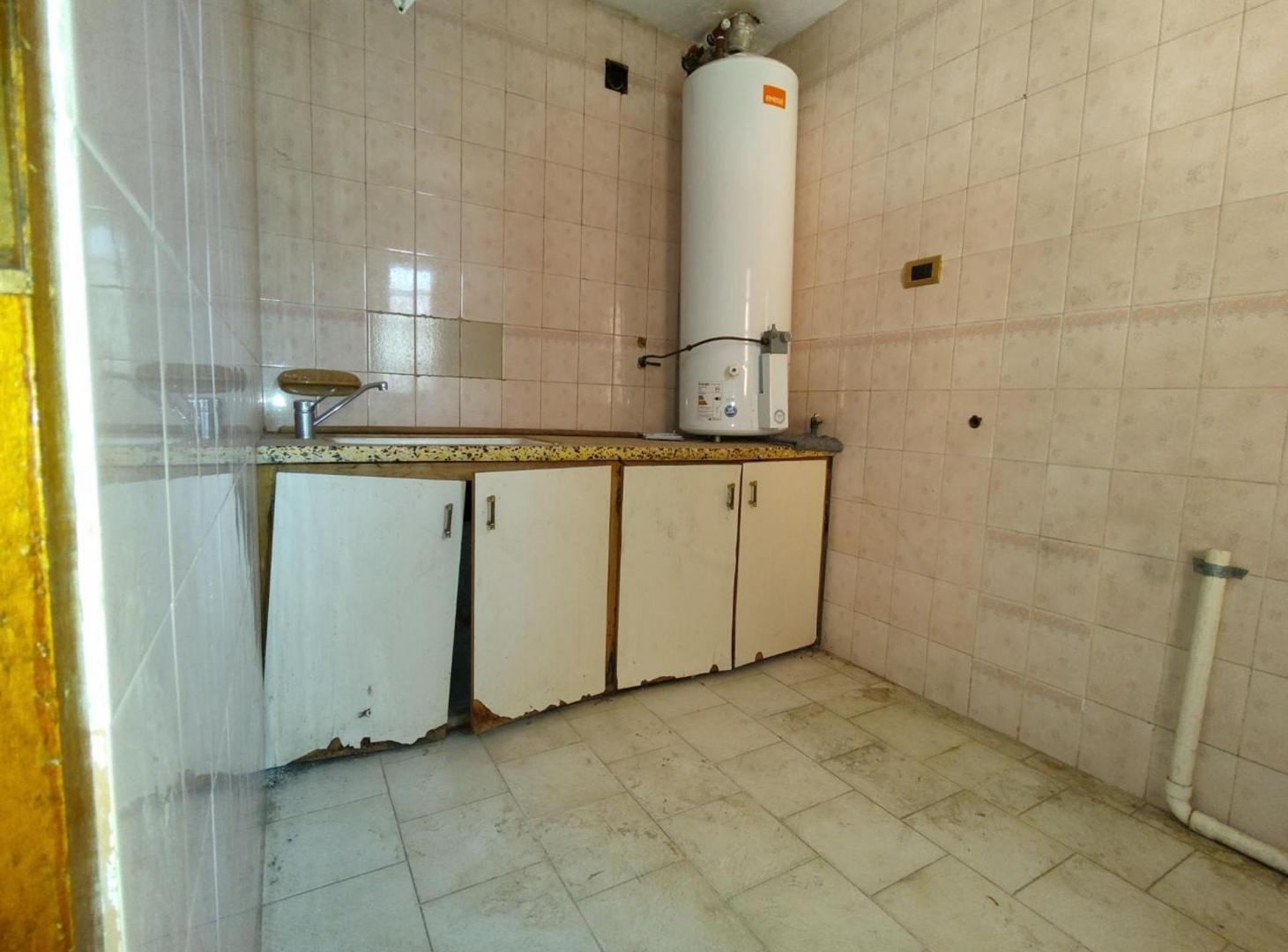 Foto de VENTA CASA 5 DORMITORIOS B° PCIAS UNIDAS, imagen 2