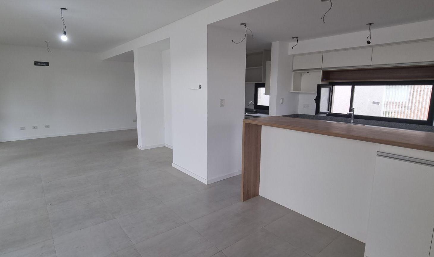 Foto de VENTA DUPLEX 3 DORMITORIOS B. AYRES DEL LIMAY, imagen 2