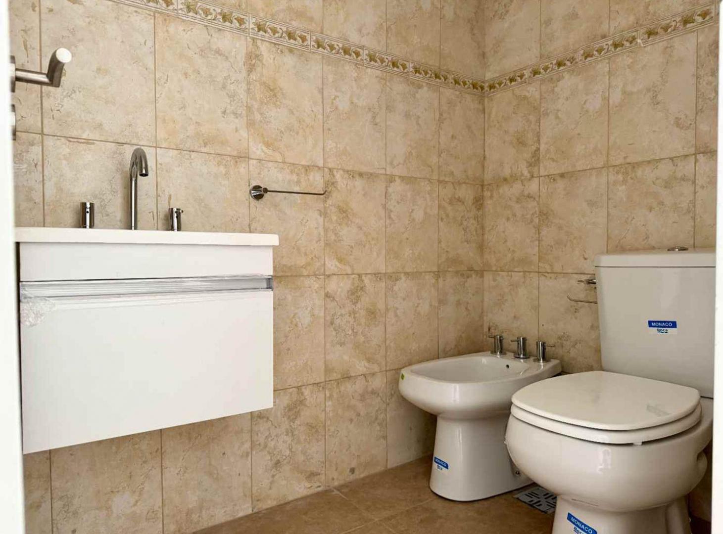 Foto de VENTA OFICINA SOBRE CALLE JUJUY 324, imagen 4