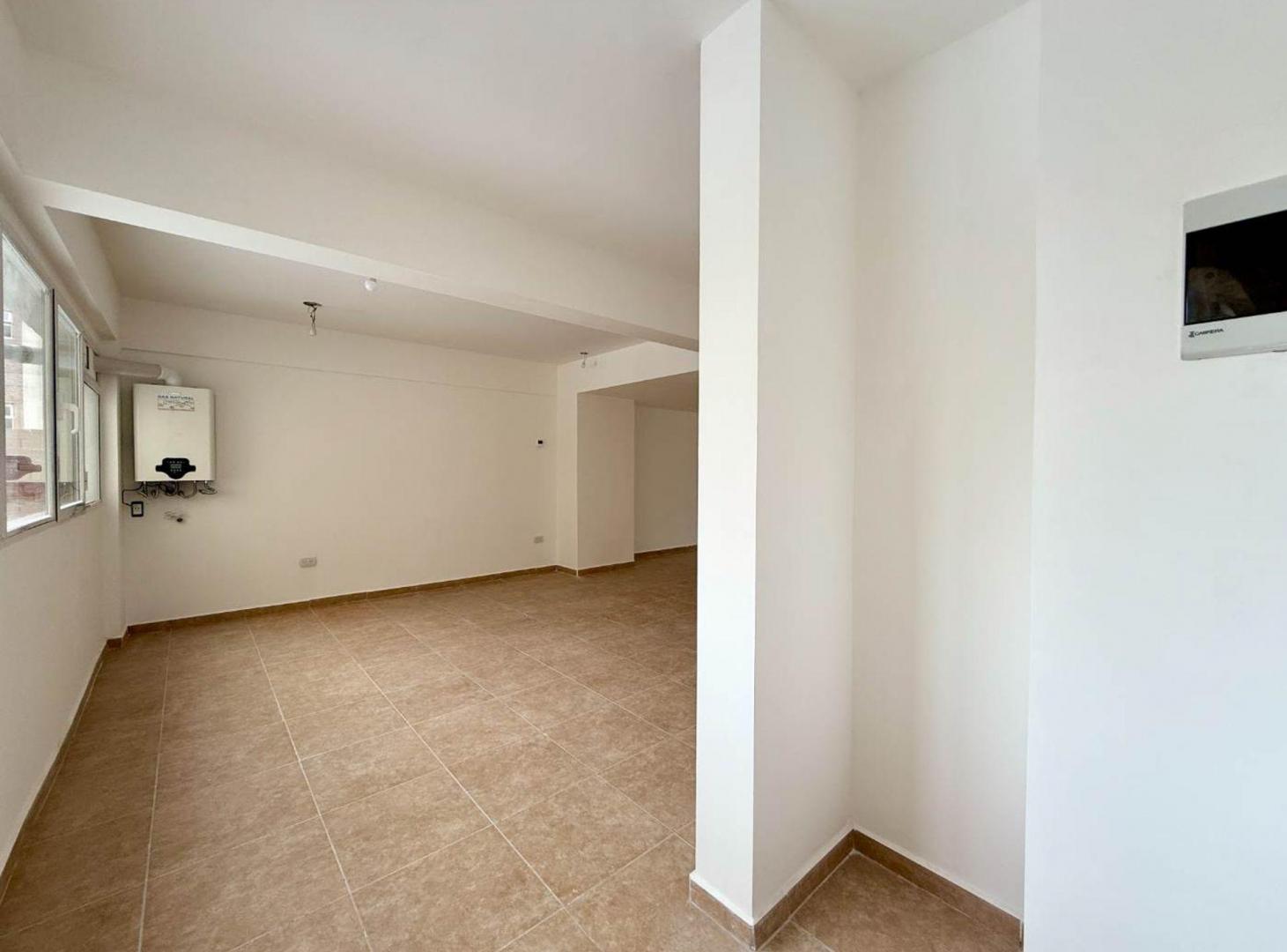 Foto de VENTA OFICINA SOBRE CALLE JUJUY 324, imagen 3