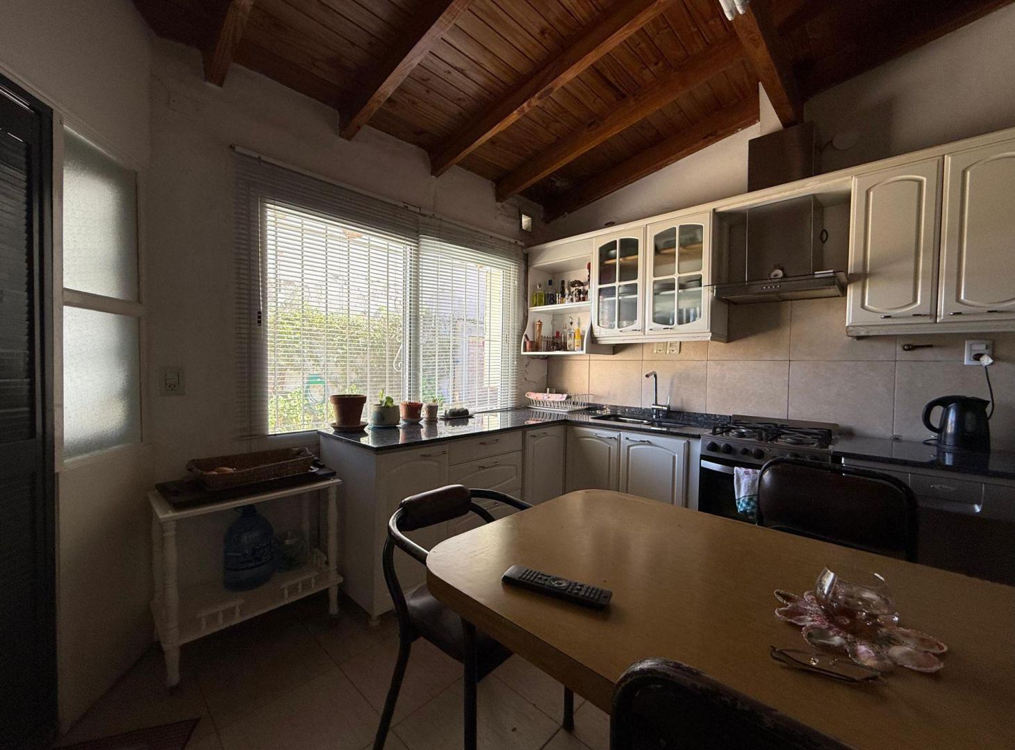 Foto de VENTA CASA 2 PISOS B° CANAL V, imagen 3