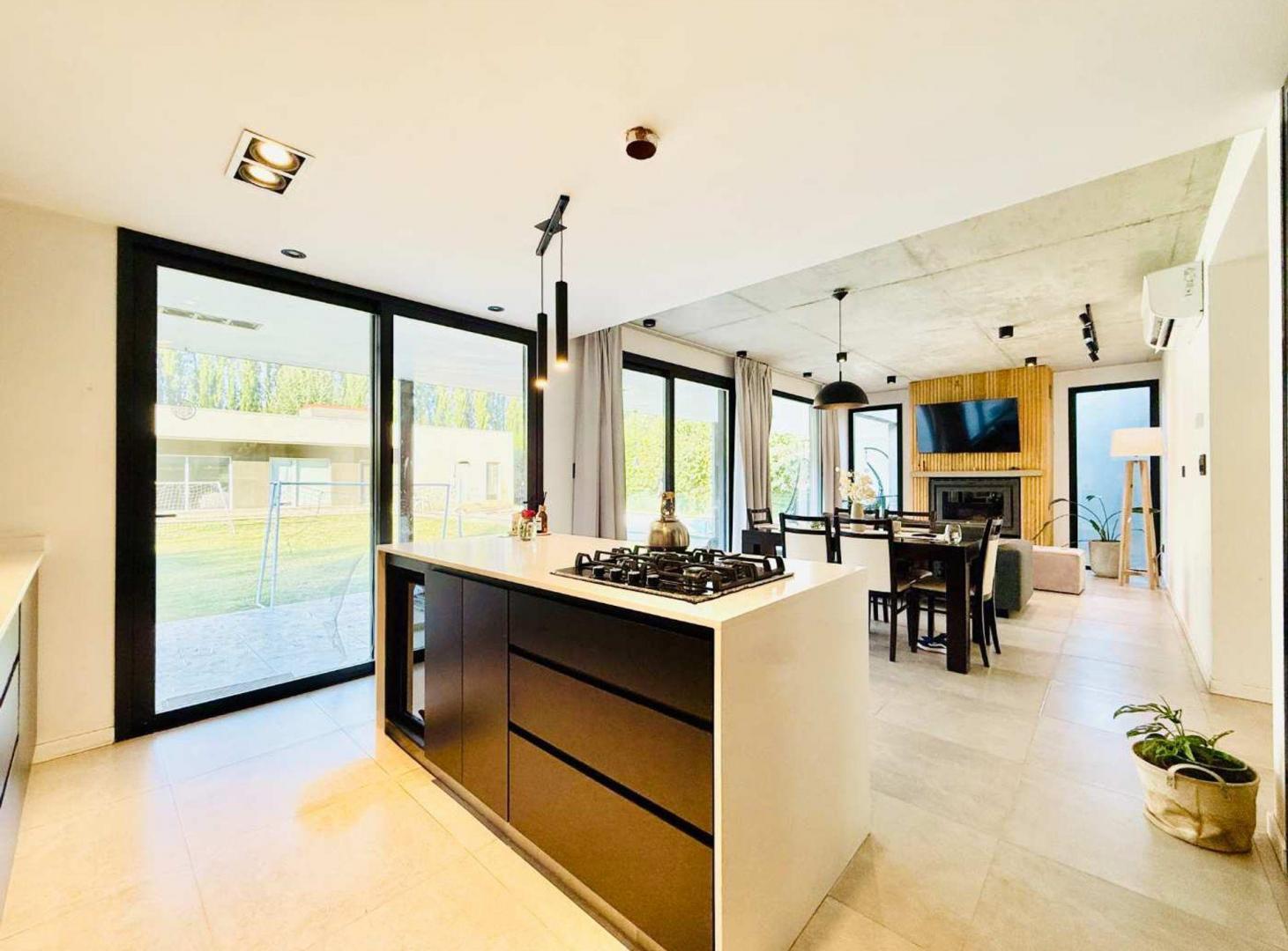 Foto de Casa 4 Dormitorios en B° Finca Laguna Blanca, imagen 3