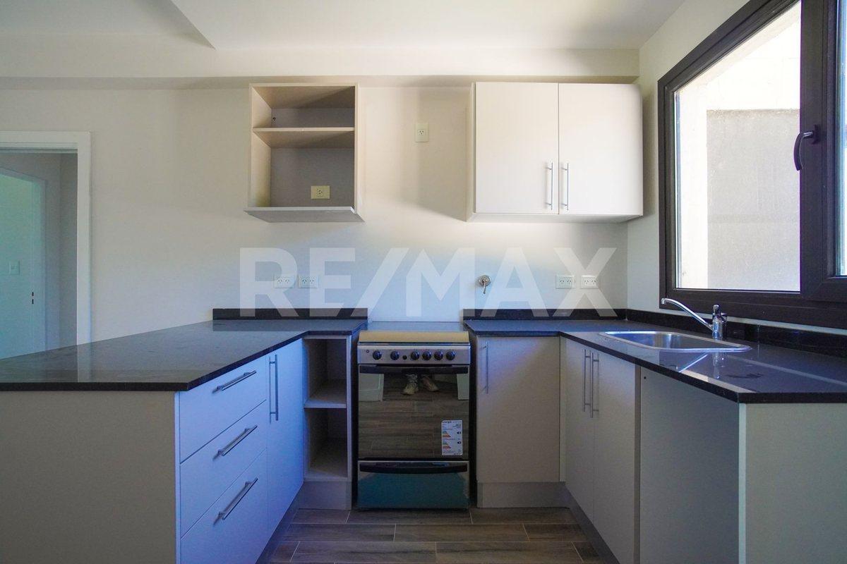 Foto de VENTA DEPARTAMENTO 2 DORM CON BALCÓN, B° CANALES, imagen 2