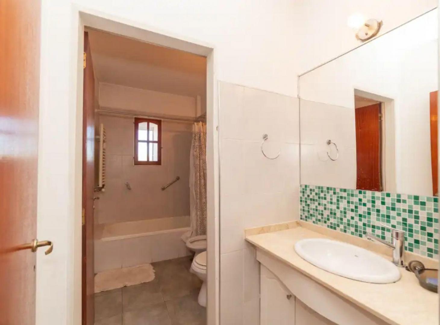 Foto de CASA 4 DORM. LILEN NEUQUEN, imagen 3