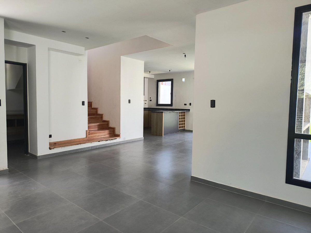 Foto de VENTA CASA TIPO DUPLEX DE TRES DORMITORIOS EN NQN, imagen 4