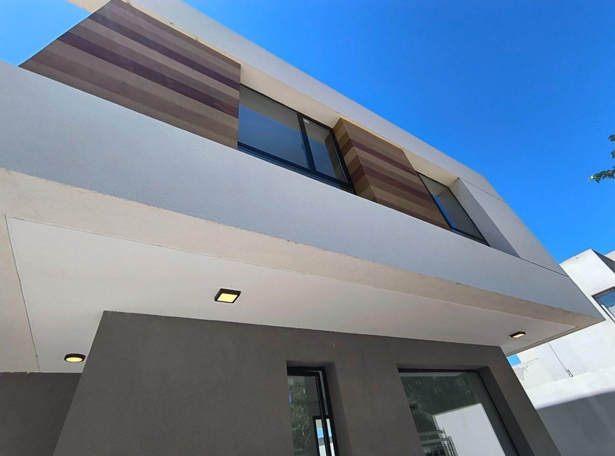 Foto de VENTA CASA TIPO DUPLEX DE TRES DORMITORIOS EN NQN, imagen 1