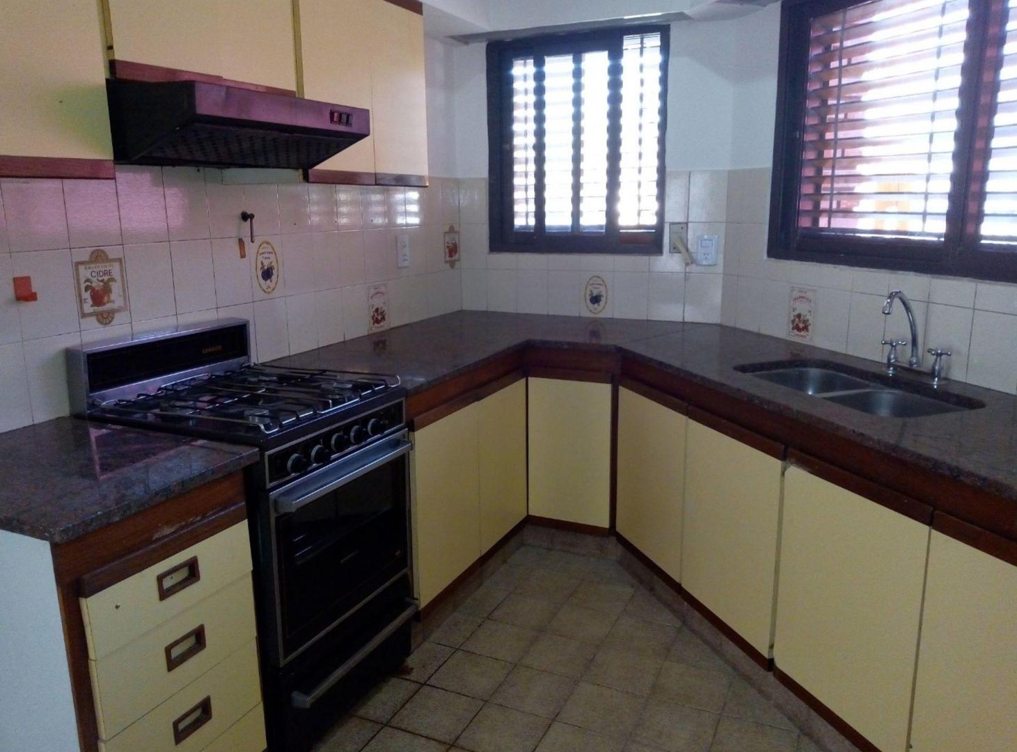 VENTA CASA 4 DORMITORIOS VILLA MANZANO