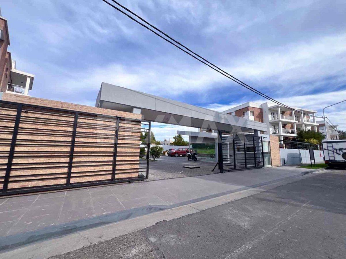 Foto de VENTA DEPARTAMENTO 2 DORMITORIOS, COCHERA/BAULERA, imagen 2