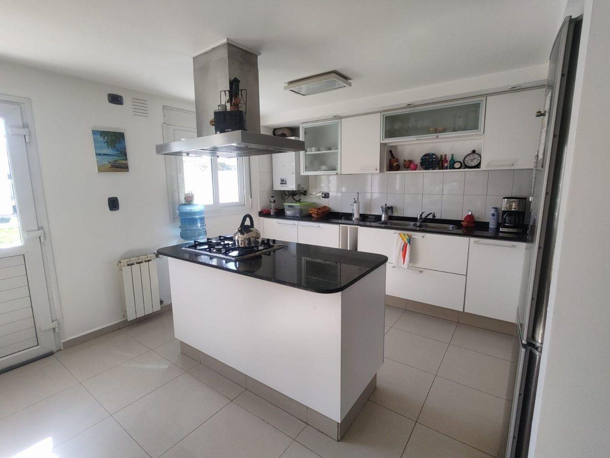 Foto de VENTA CASA 3 DORMITORIOS SANTA GENOVEVA, imagen 5