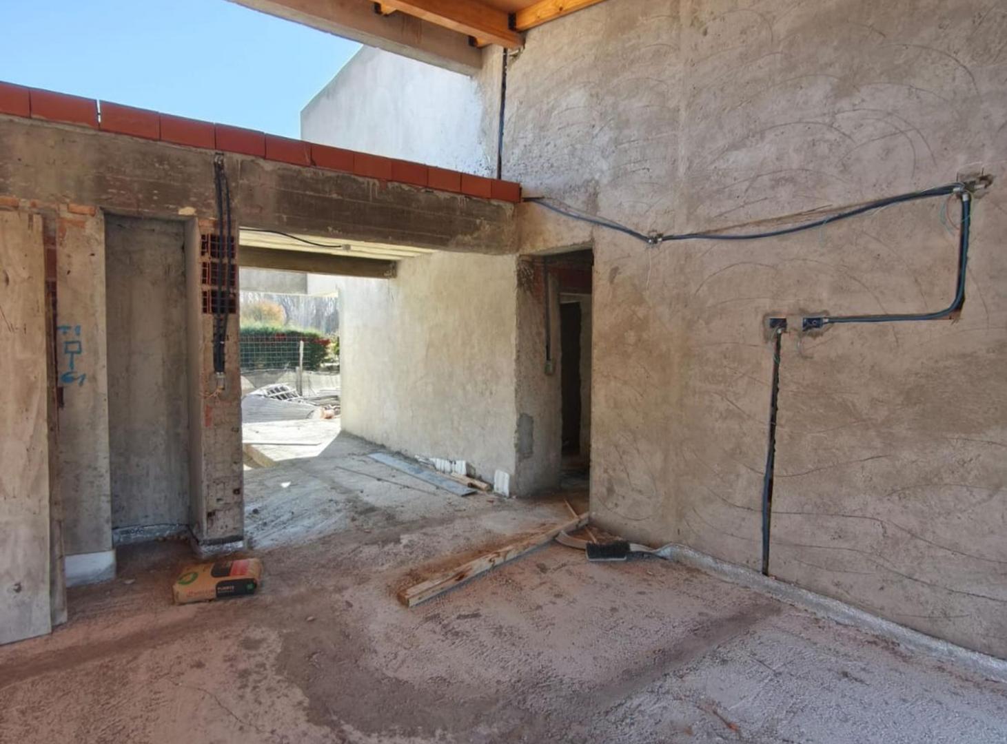 Foto de VENTA CASA A TERMINAR - CANALES DE PLOTTIER, imagen 4
