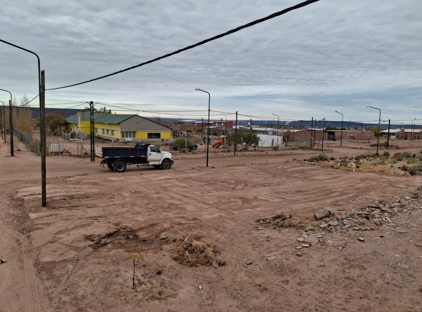 Foto de VENTA DE TERRENO EN ESQUINA RINCON DE LOS SAUCES, imagen 4