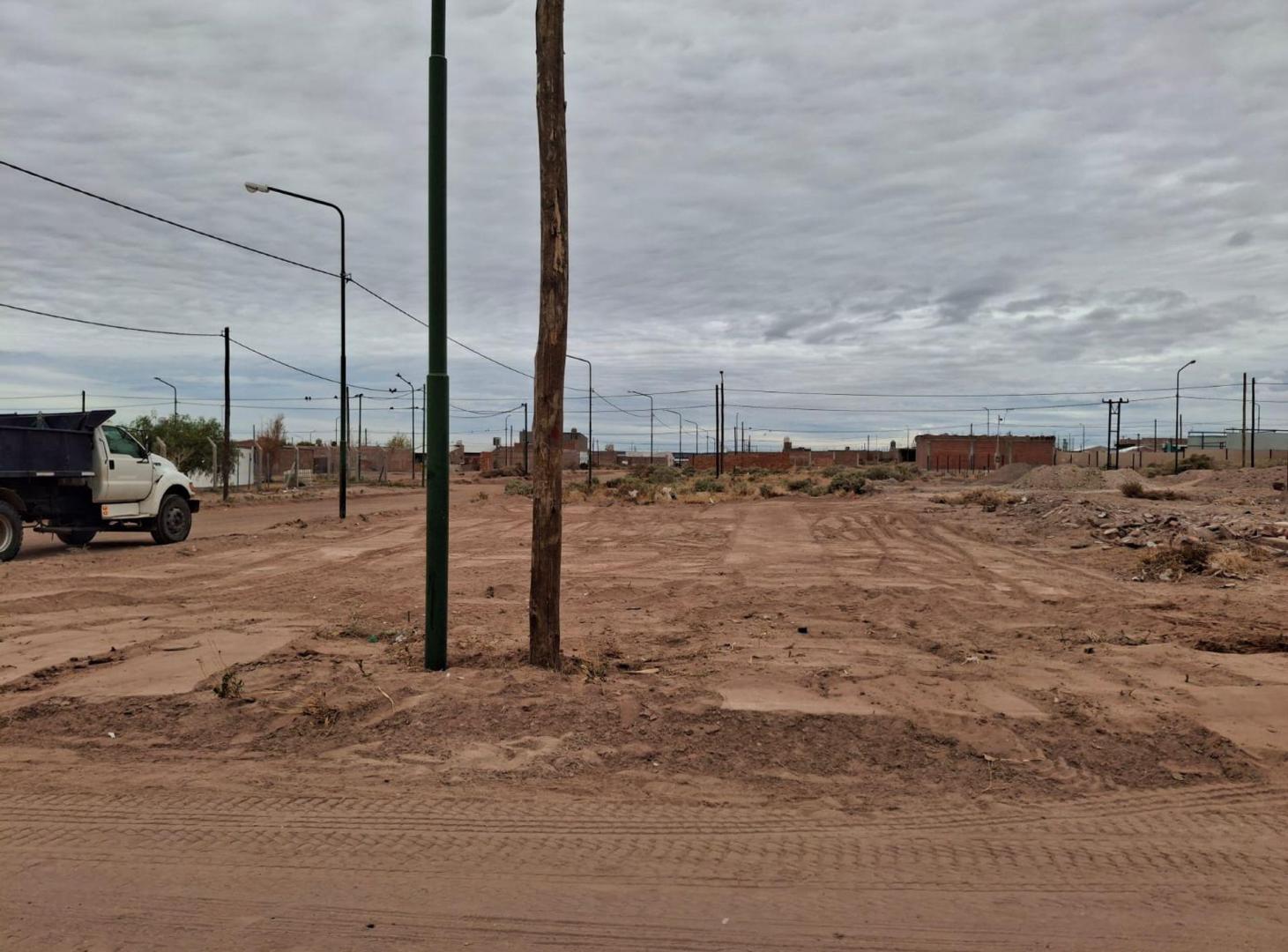 Foto de VENTA DE TERRENO EN ESQUINA RINCON DE LOS SAUCES, imagen 5