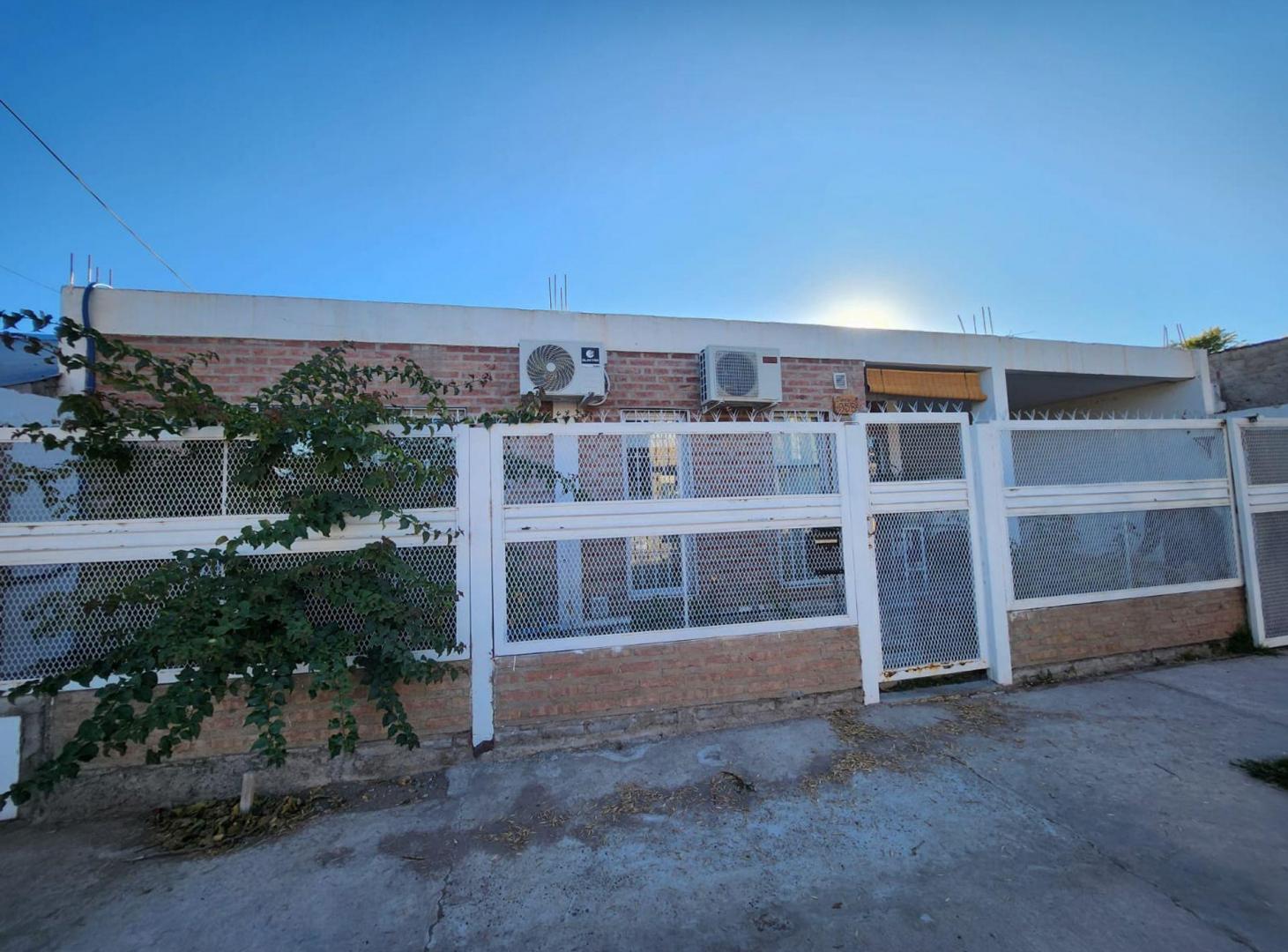 Foto de VENTA CASA + DEPARTAMENTO NEUQUEN - VILLA CEFERINO, imagen 1