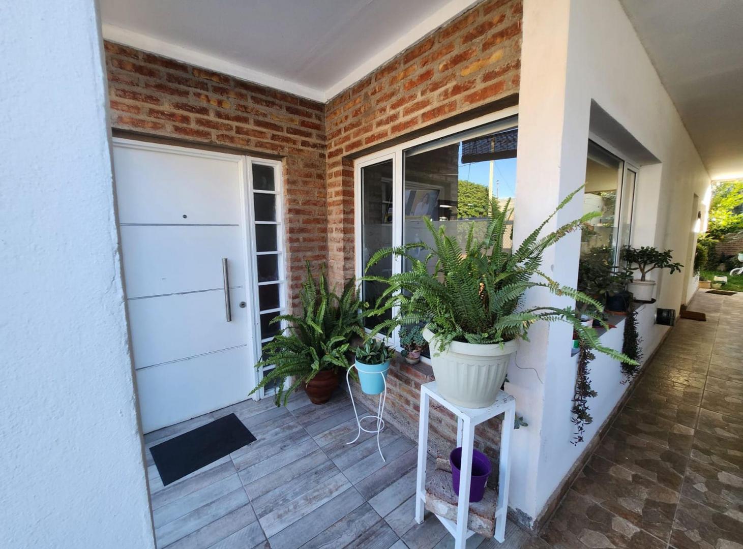 Foto de VENTA CASA + DEPARTAMENTO NEUQUEN - VILLA CEFERINO, imagen 2