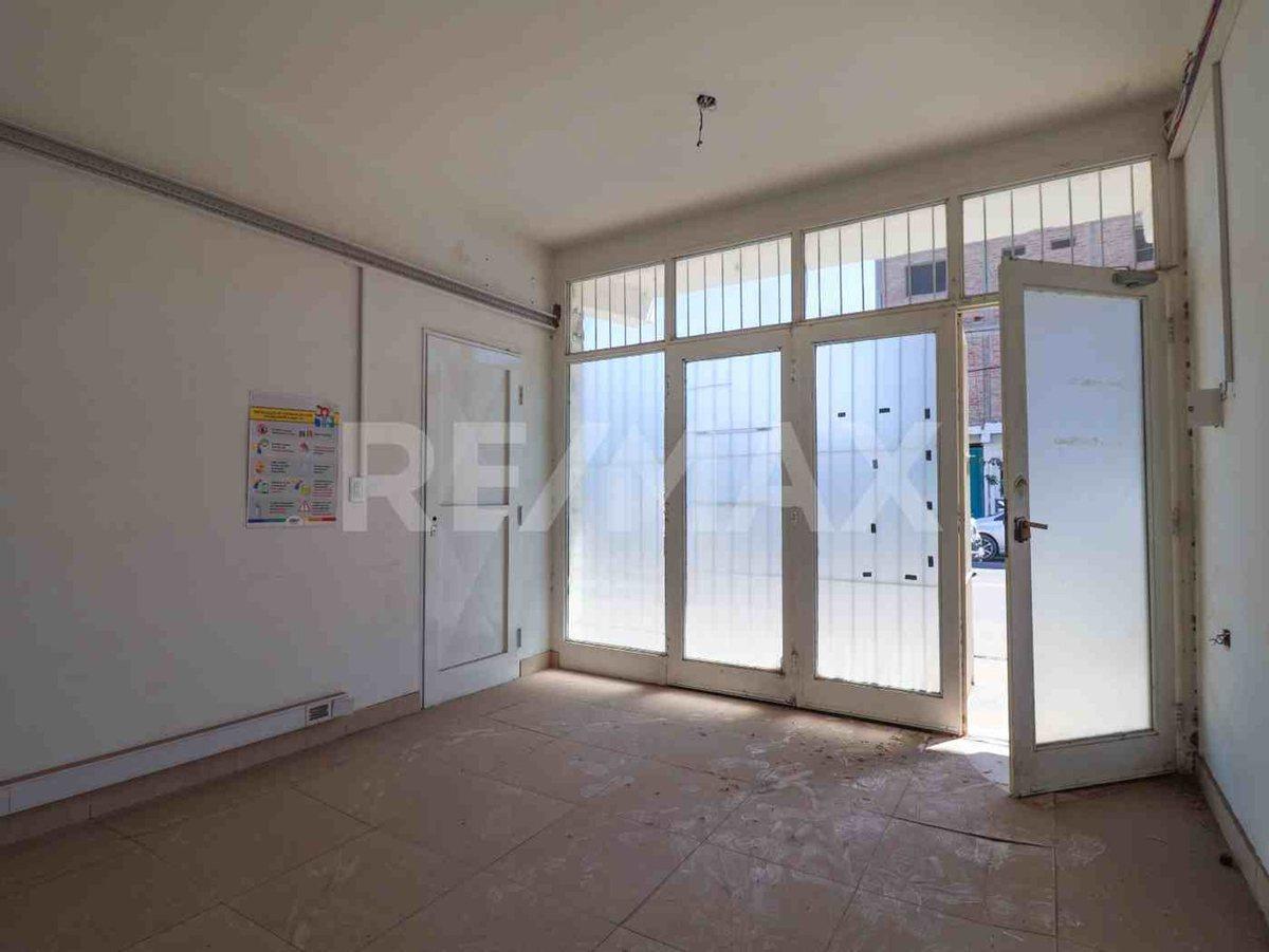 Foto de VENTA LOCALES , UNO en ESQUINA y TRES DPTOS, imagen 1