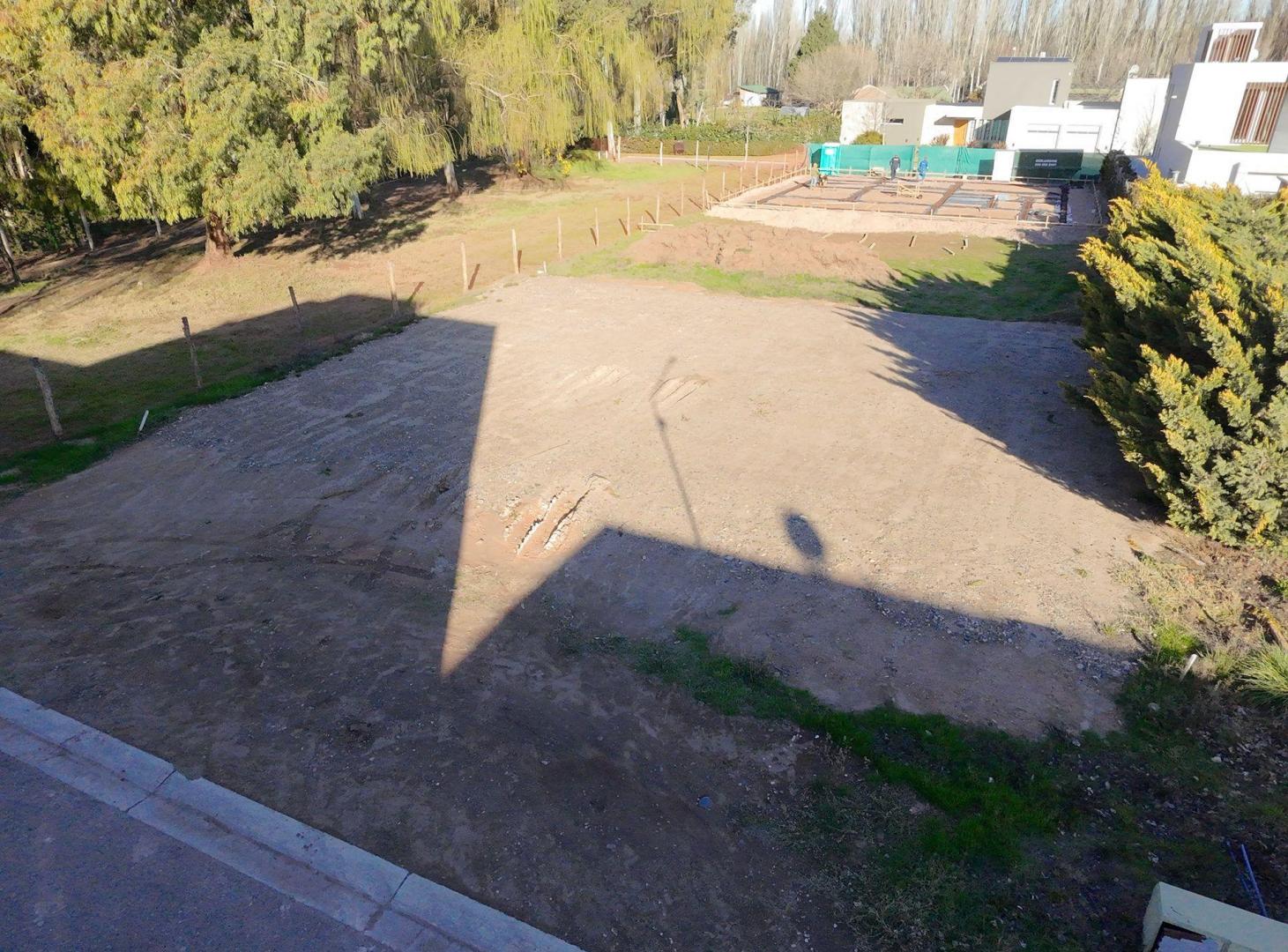 Foto de VENTA LOTE EN BARRIO PRIVADO LA COMARCA CENTENARIO, imagen 4